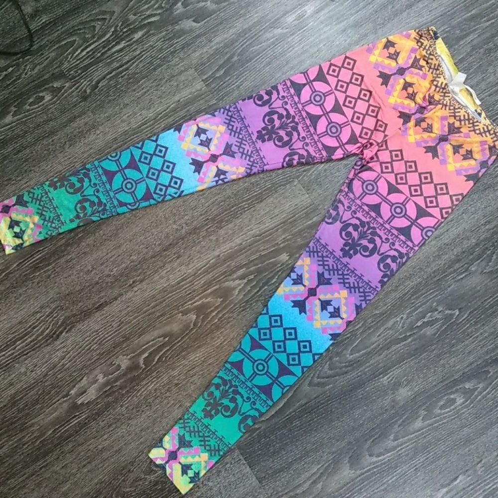 Multi-Color Printed Leggings 💙♥️❤️💚💛💜 - Picture 4 of 5